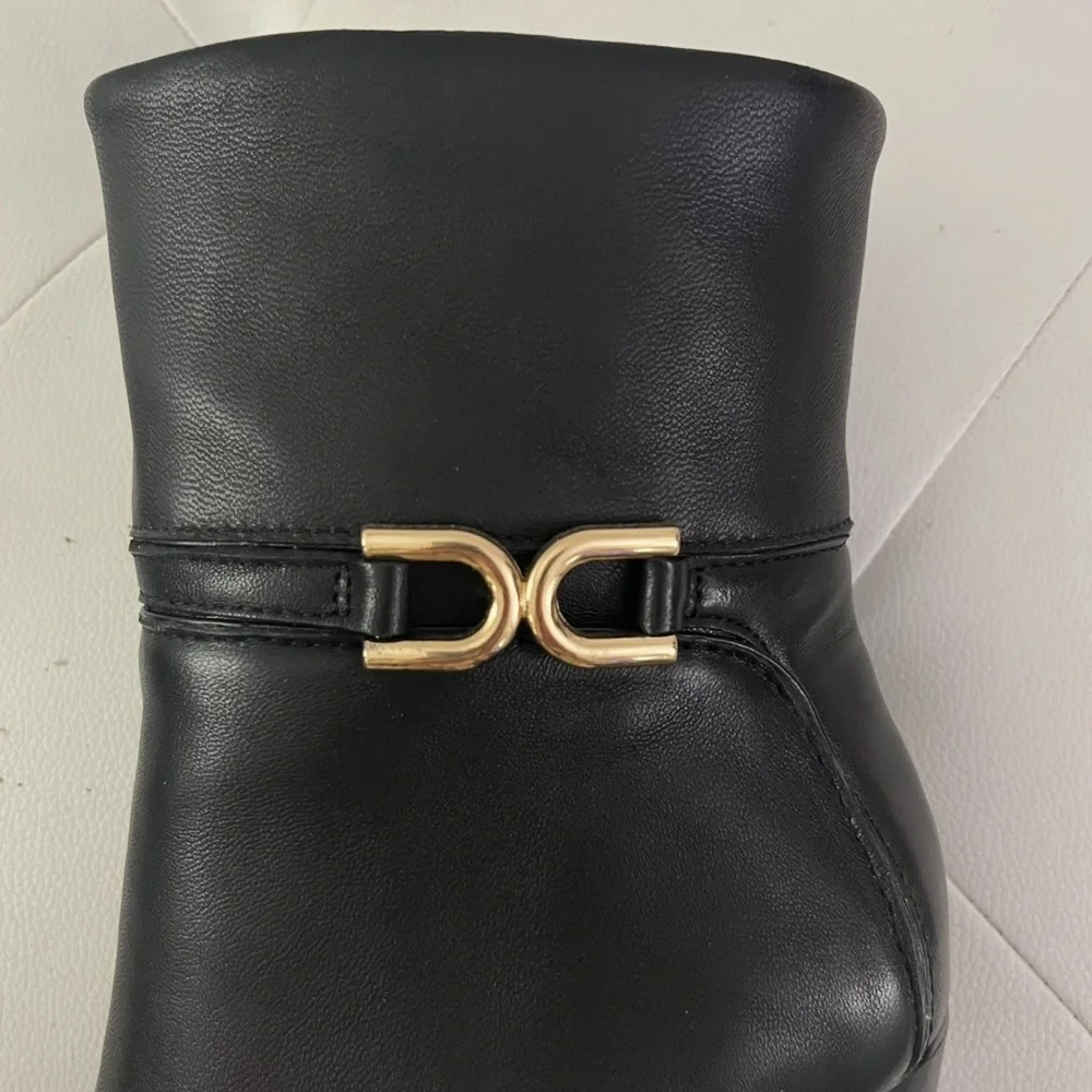Express Like New Genuine Leather Pull-On Style Gold Detail Ankle Boots Black 6